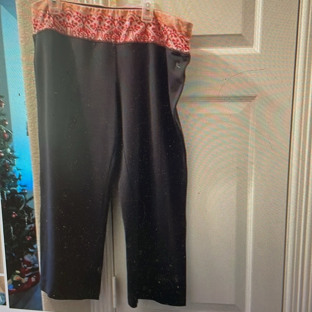 Danskin Now Yoga Pants Capri Gray Colorful Trim L